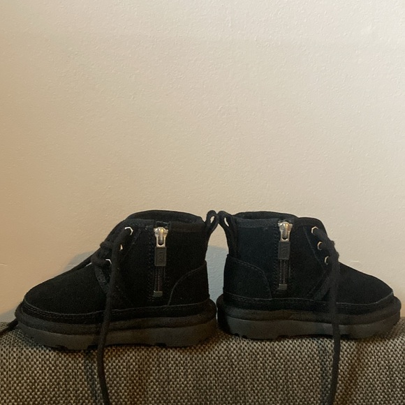 Size 7 toddler black Ugg’s - Picture 4 of 10